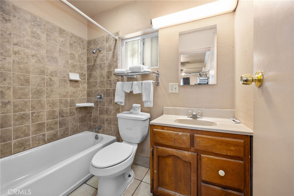451 E Vernon Property Photo 18
