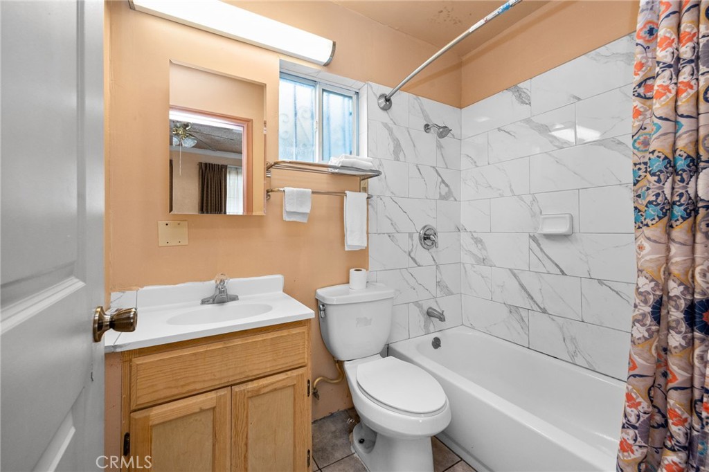 451 E Vernon Property Photo 21