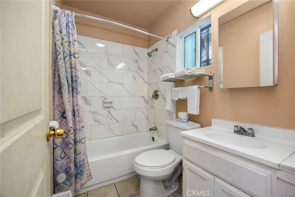 451 E Vernon Property Photo 26