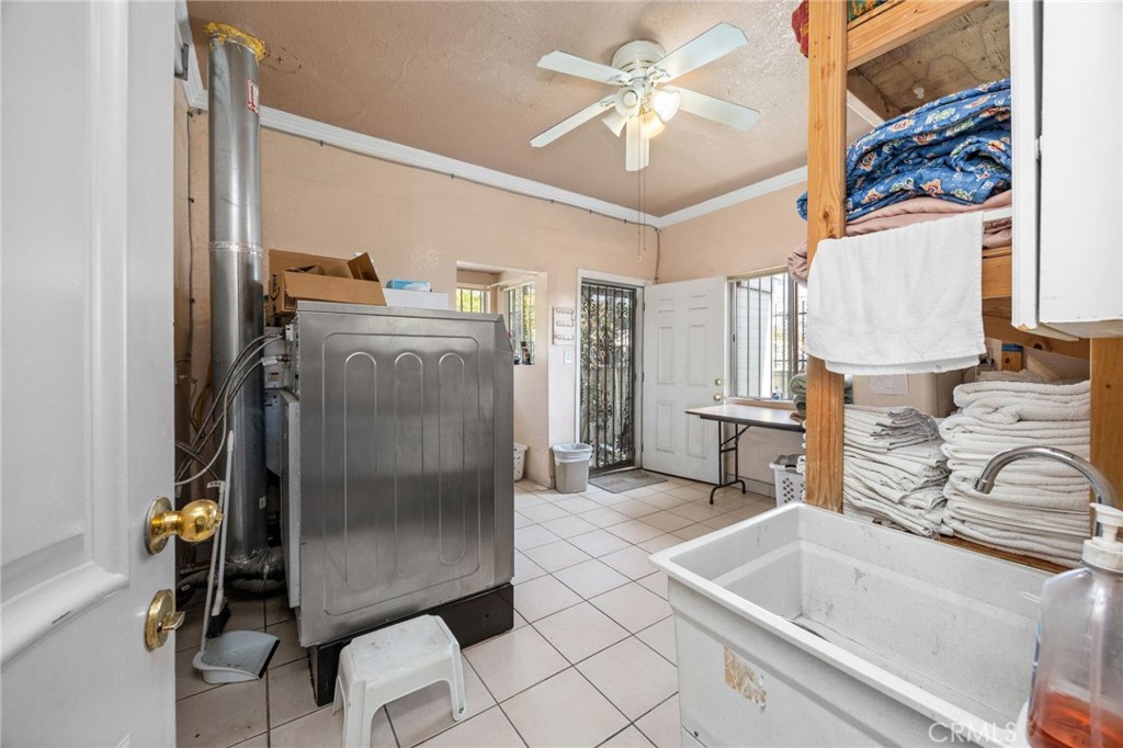 451 E Vernon Property Photo 40
