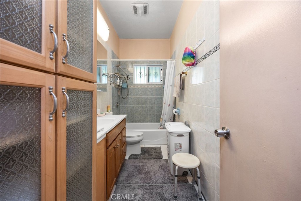 451 E Vernon Property Photo 44
