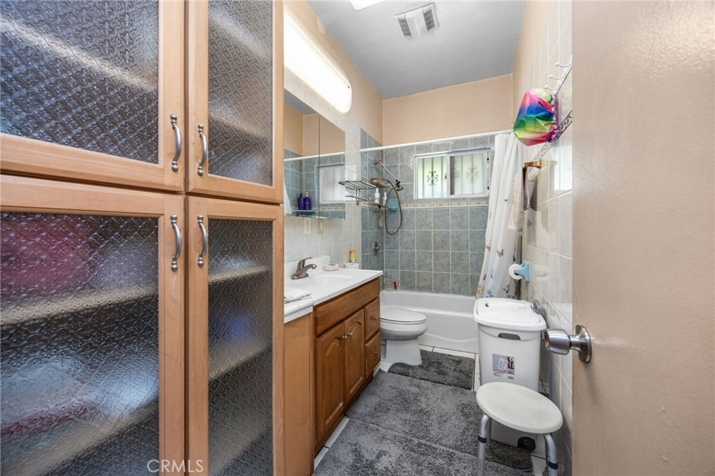 451 E Vernon Property Photo 45