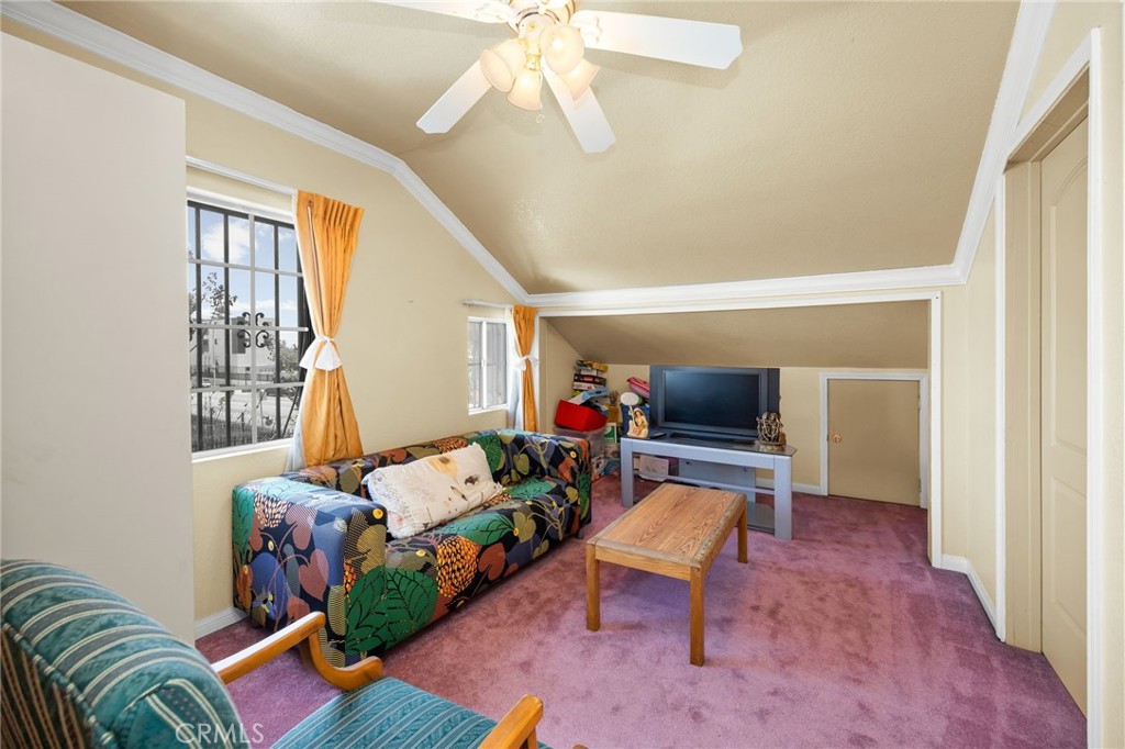 451 E Vernon Property Photo 50