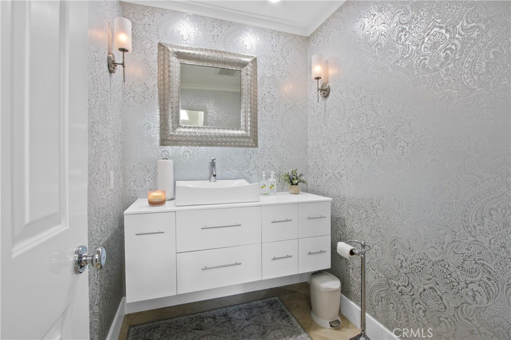 19355 Maidstone Property Photo 4