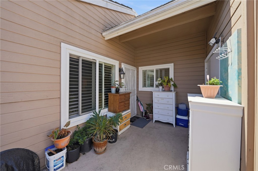 10452 W Briar Oaks Property Photo 3