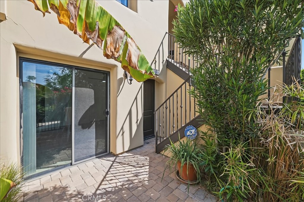 1045 Villorrio S Property Photo 5