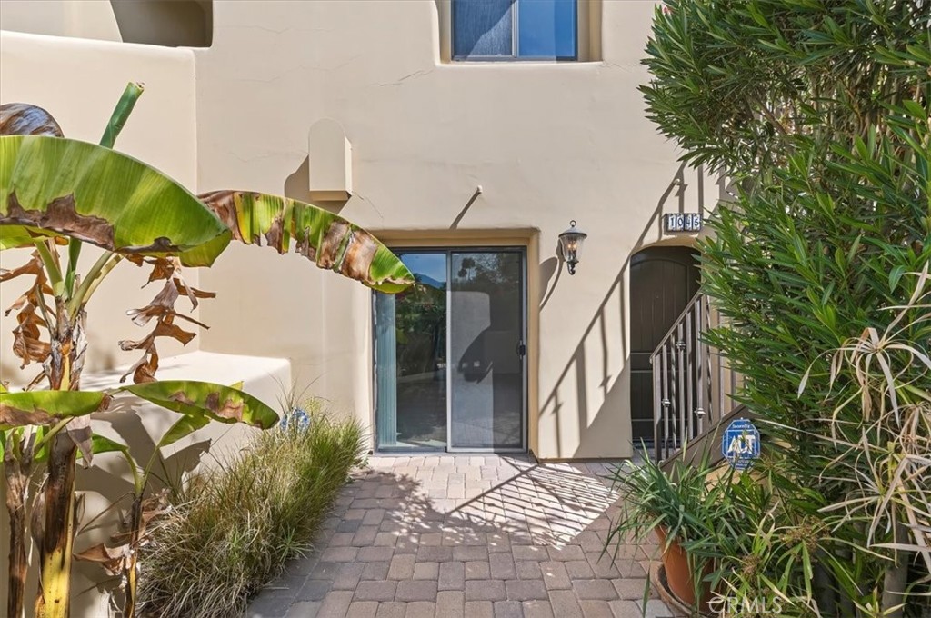 1045 Villorrio S Property Photo 6