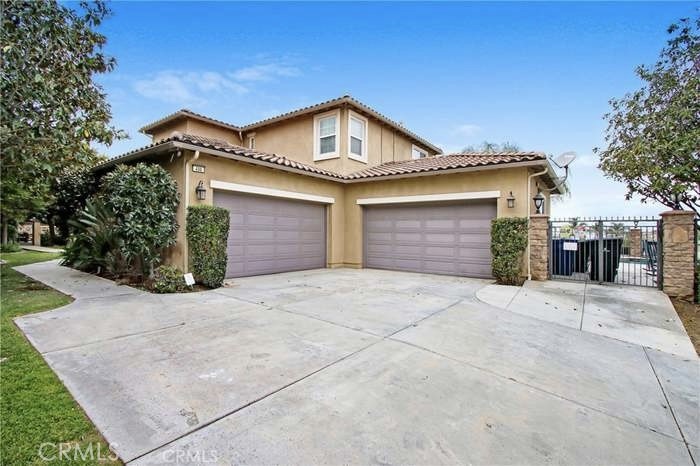 498 Green Orchard Property Photo 4