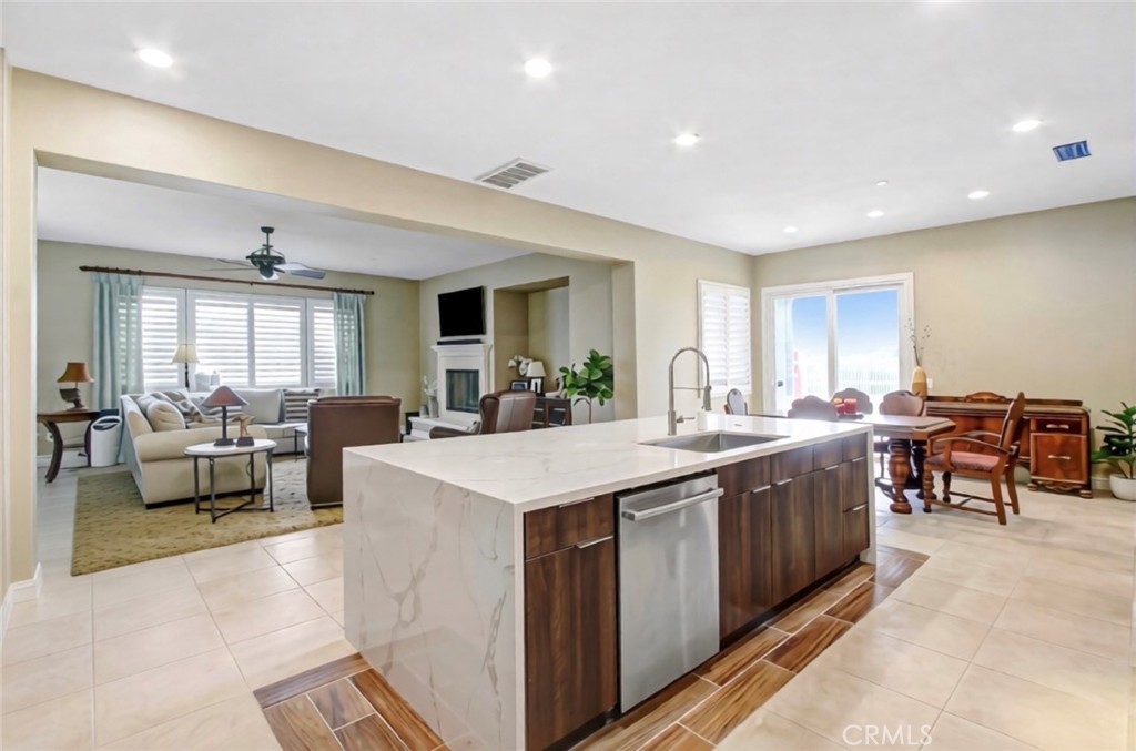 498 Green Orchard Property Photo 6
