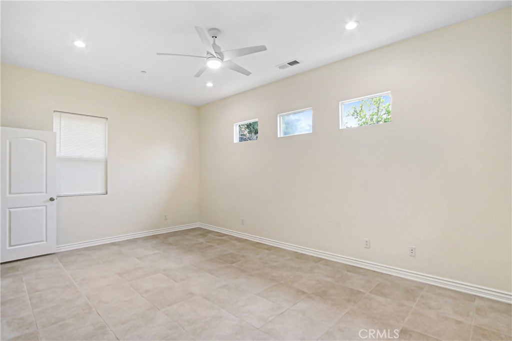 498 Green Orchard Property Photo 32