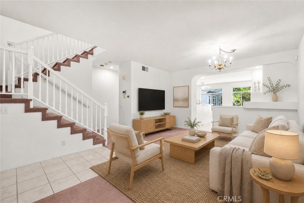 522 N Pageant Property Photo 9