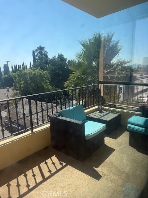 6938 Laurel Canyon 212 Property Photo 1