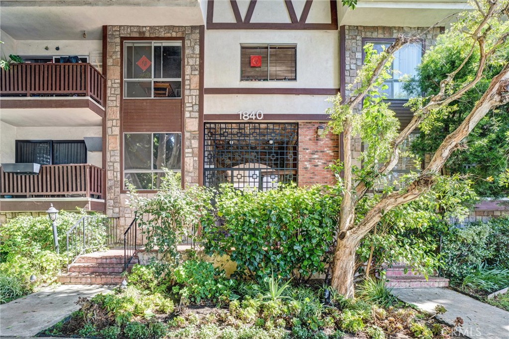 1840 Camden 202 Property Photo 2