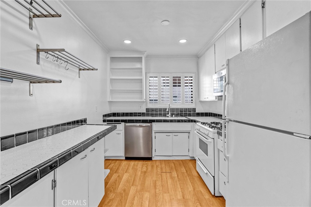 1840 Camden 202 Property Photo 10
