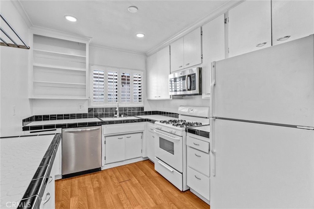 1840 Camden 202 Property Photo 11