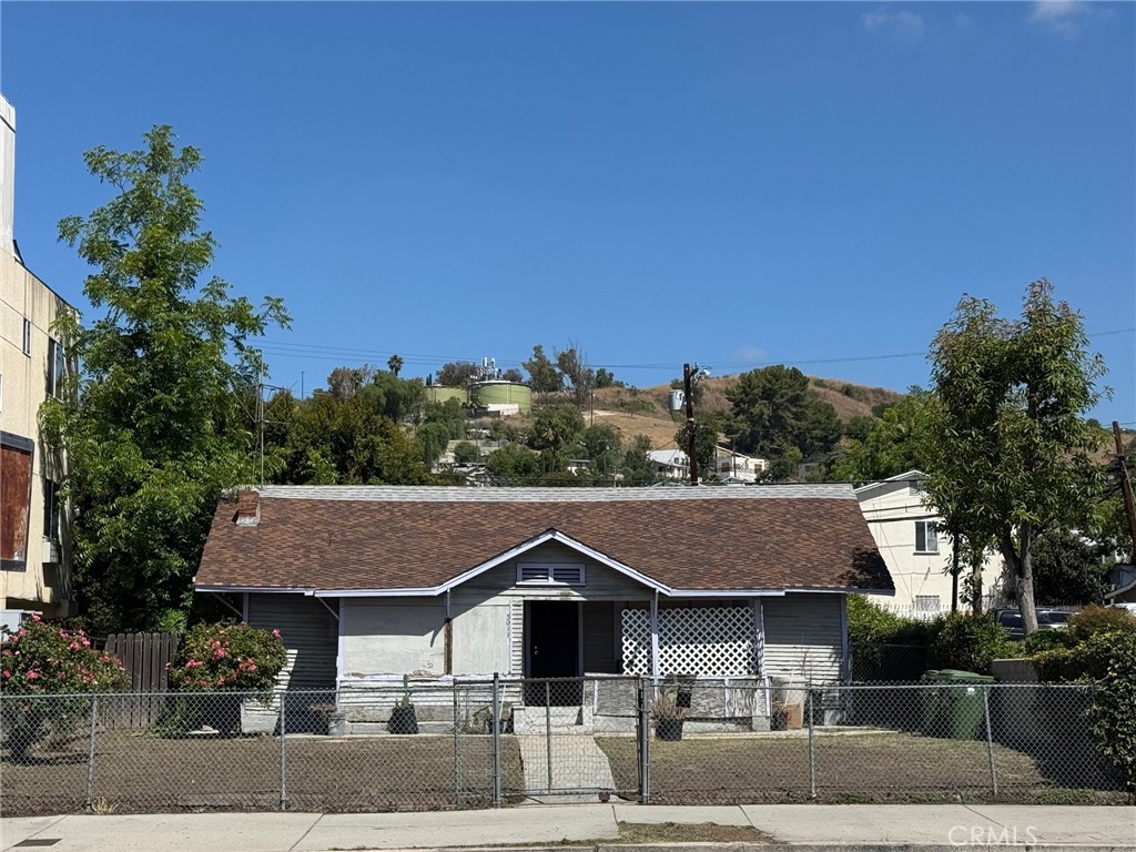 5077 Huntington N Property Photo 3