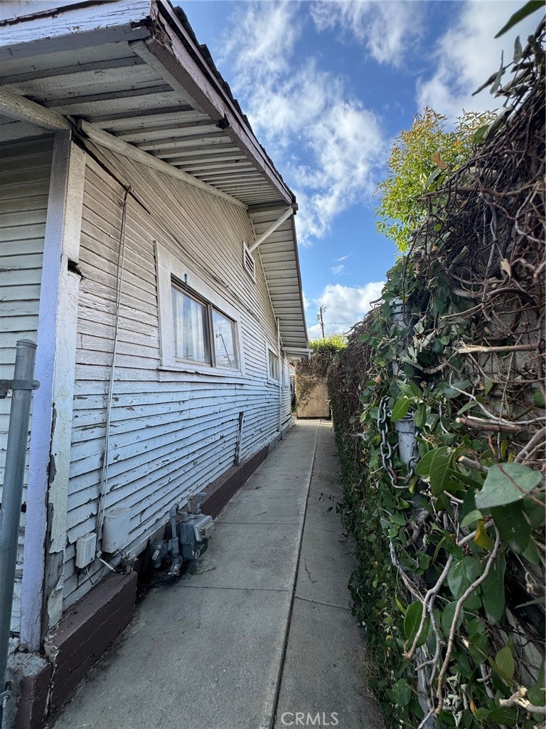 5077 Huntington N Property Photo 5