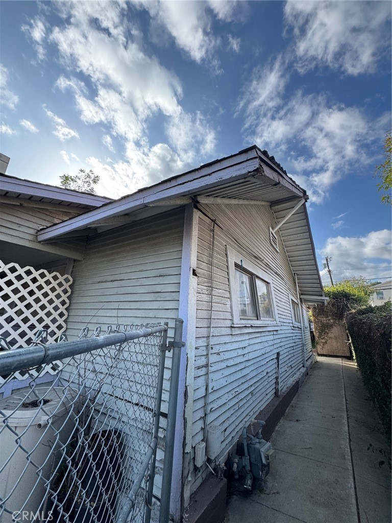 5077 Huntington N Property Photo 6