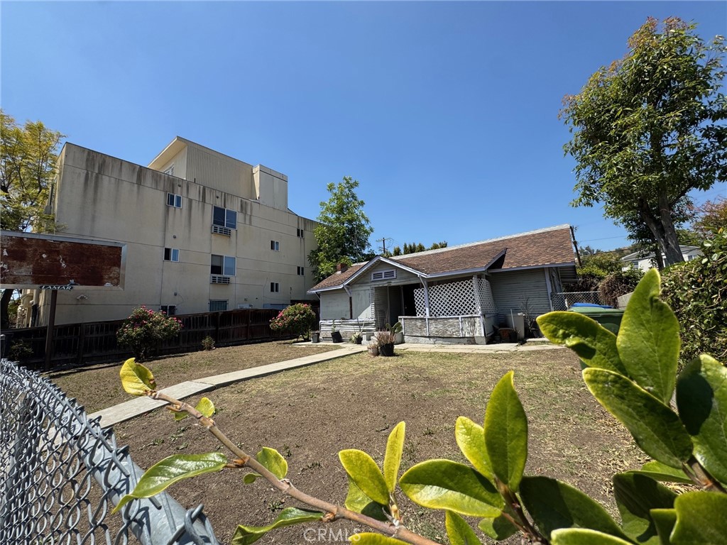 5077 Huntington N Property Photo 8