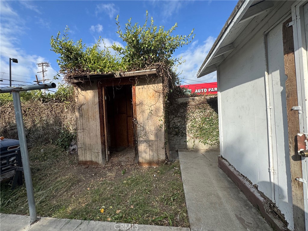 5077 Huntington N Property Photo 12