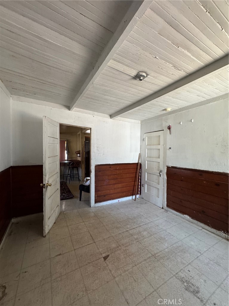 5077 Huntington N Property Photo 13