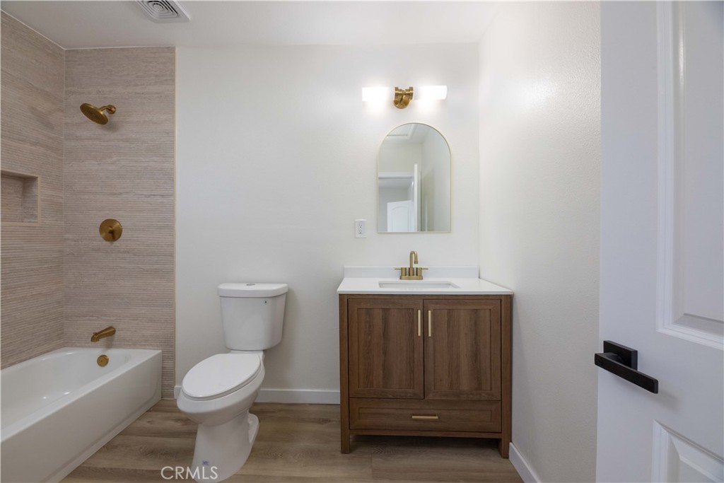 5030 N Lyman Avenue Property Photo 22