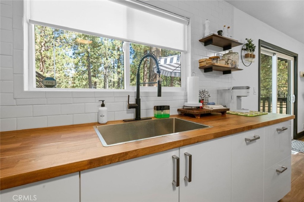 1071 Mountain Property Photo 6
