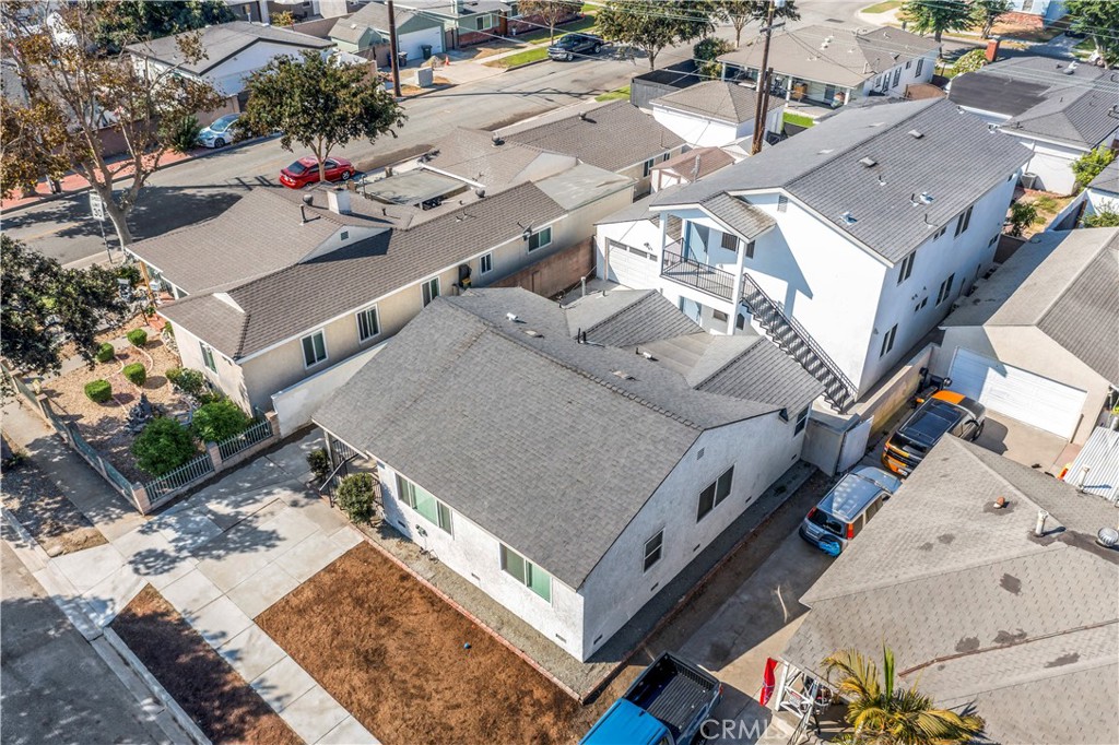 6025 Bellflower Property Photo 3