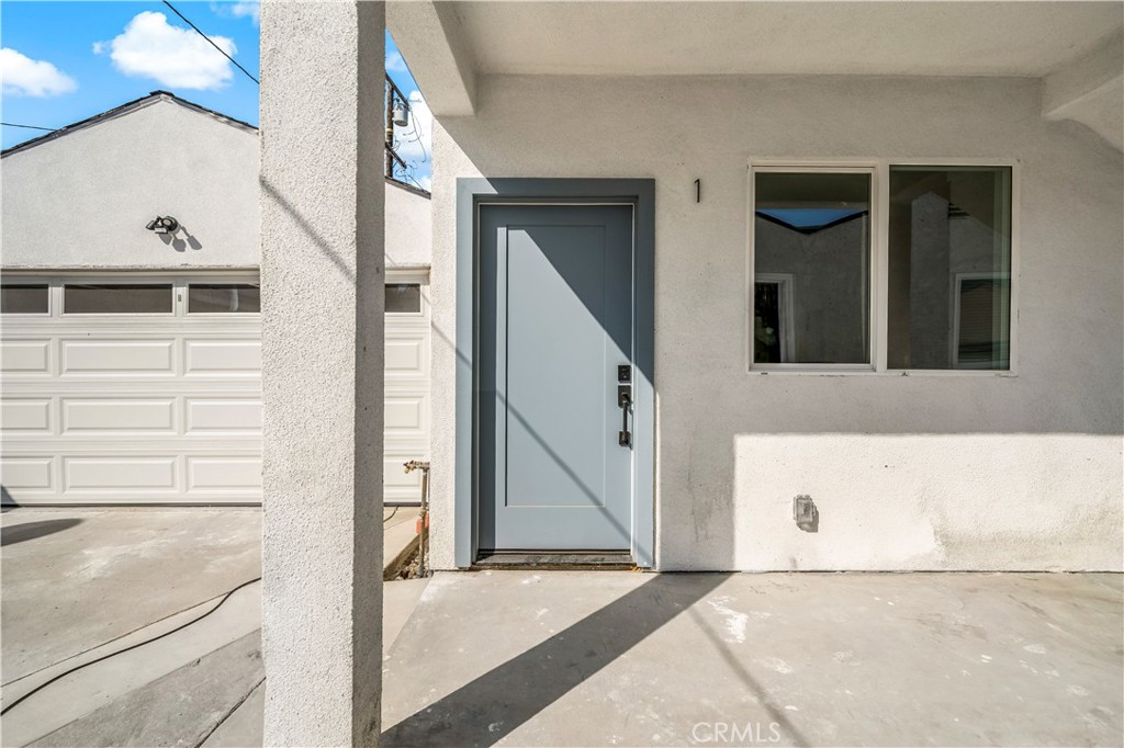 6025 Bellflower Property Photo 7