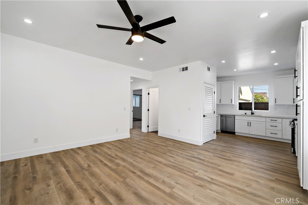 6025 Bellflower Property Photo 8