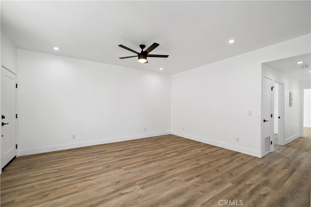 6025 Bellflower Property Photo 11
