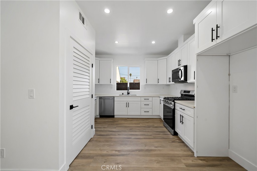 6025 Bellflower Property Photo 12
