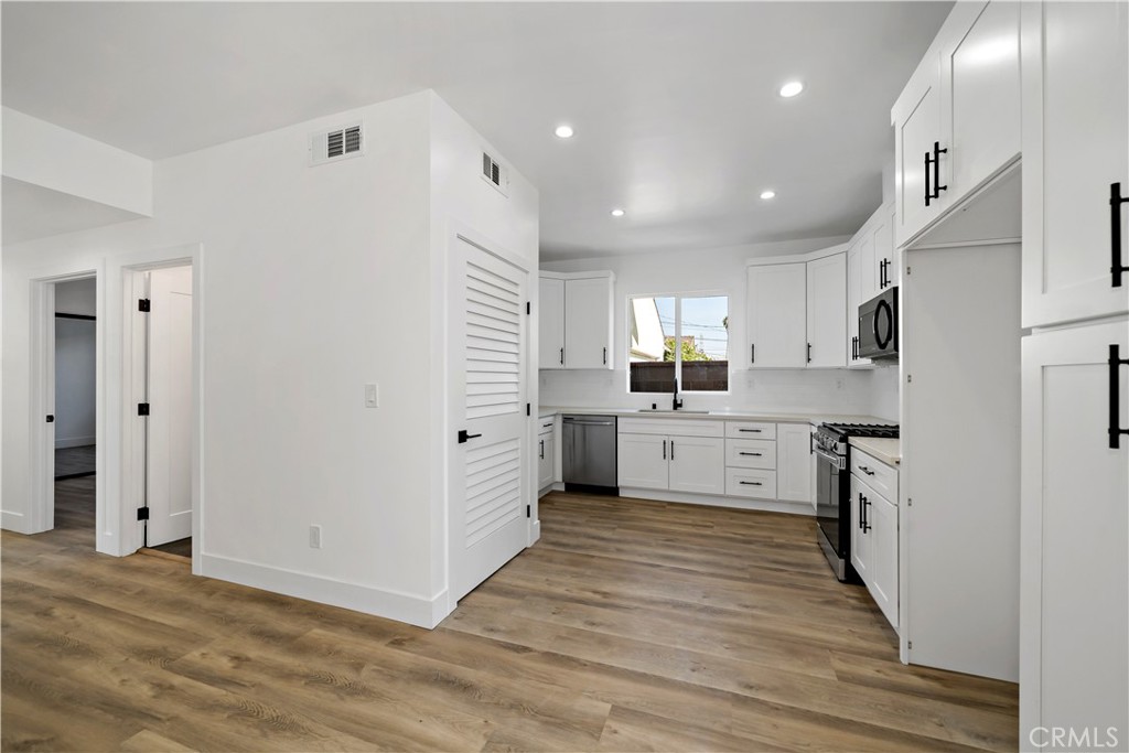 6025 Bellflower Property Photo 13