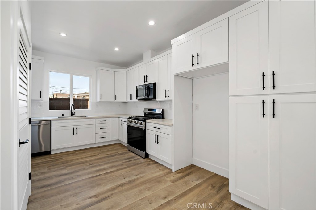 6025 Bellflower Property Photo 14