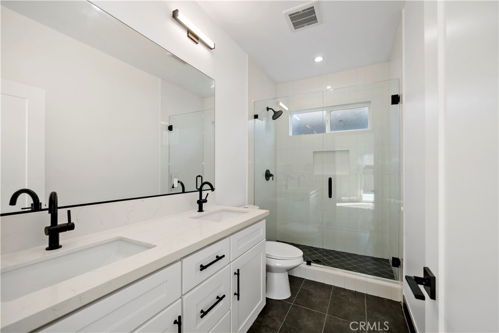 6025 Bellflower Property Photo 22