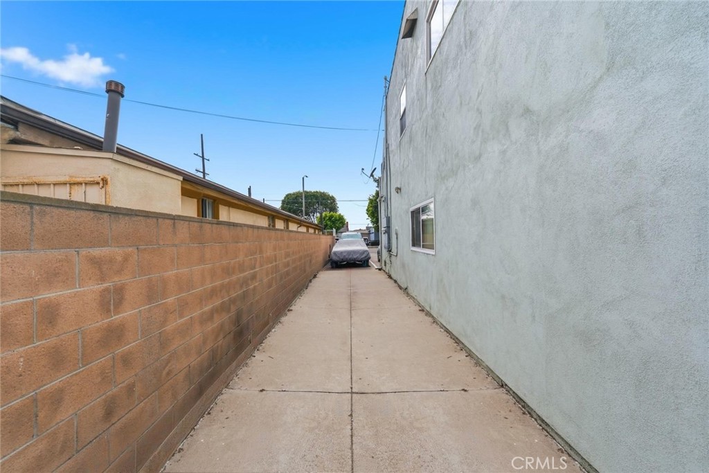 1722 N Wilmington Property Photo 8