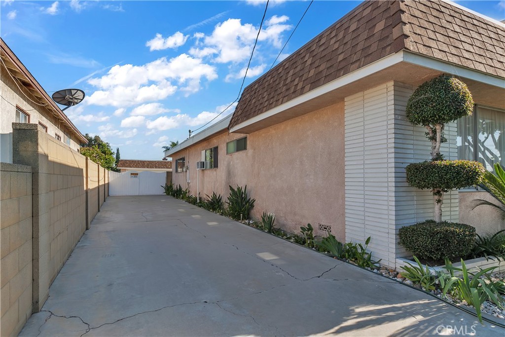 9620 Walnut Street Property Photo 4