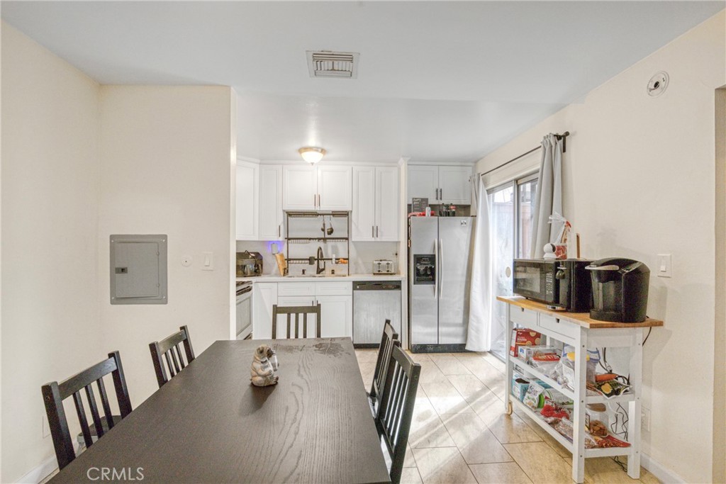 7300 Lennox J5 Property Photo 2