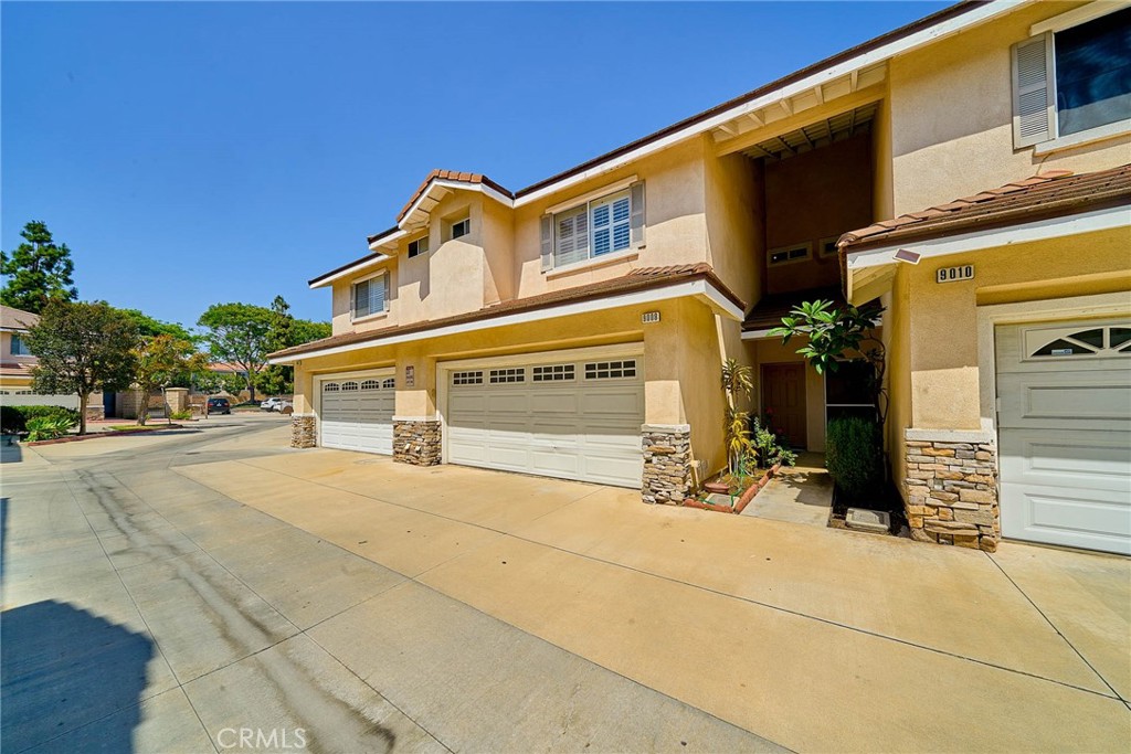 9008 Primavera Lane Property Photo 2