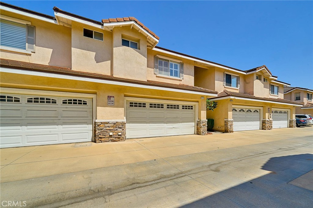 9008 Primavera Lane Property Photo 3
