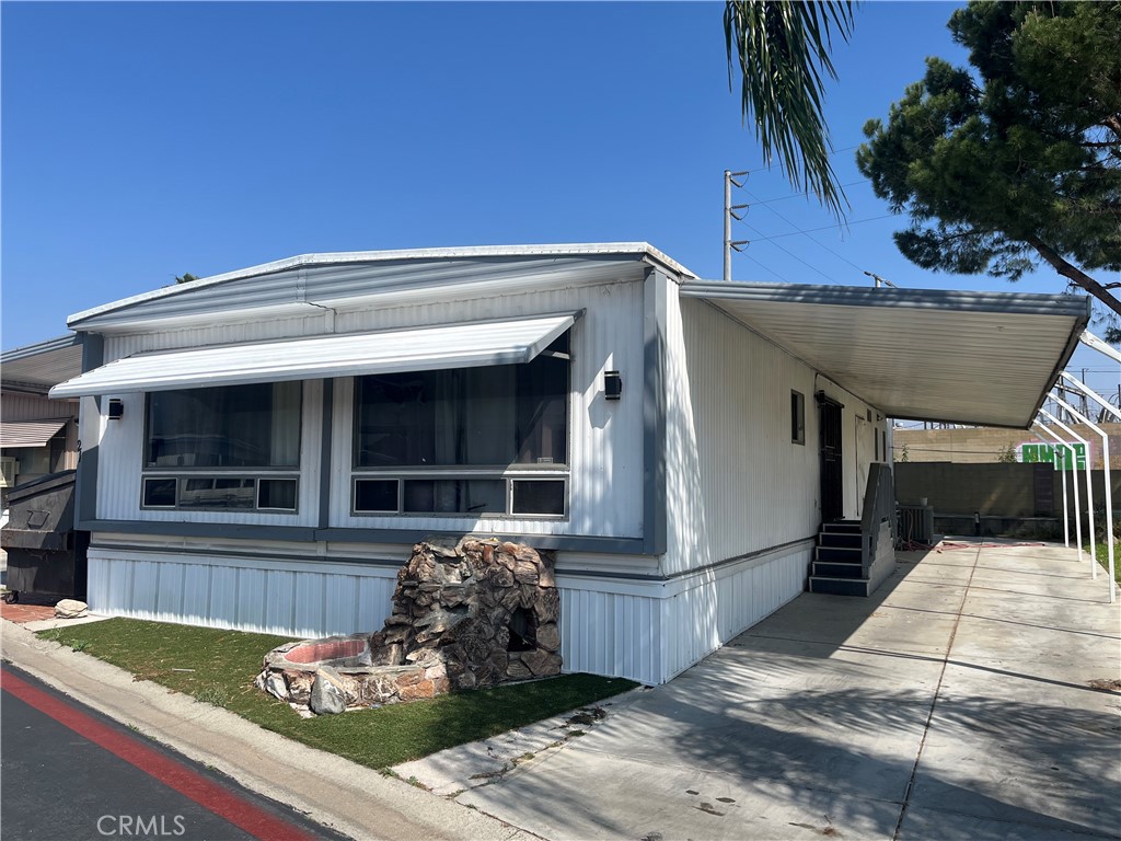 2930 W Rialto Avenue 21 Property Photo 2