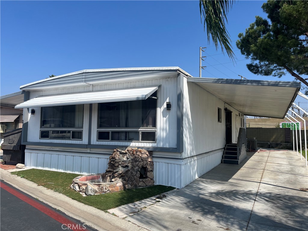 2930 W Rialto Avenue 21 Property Photo 4
