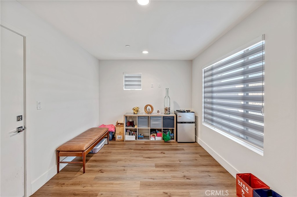 149 E Knox Property Photo 5
