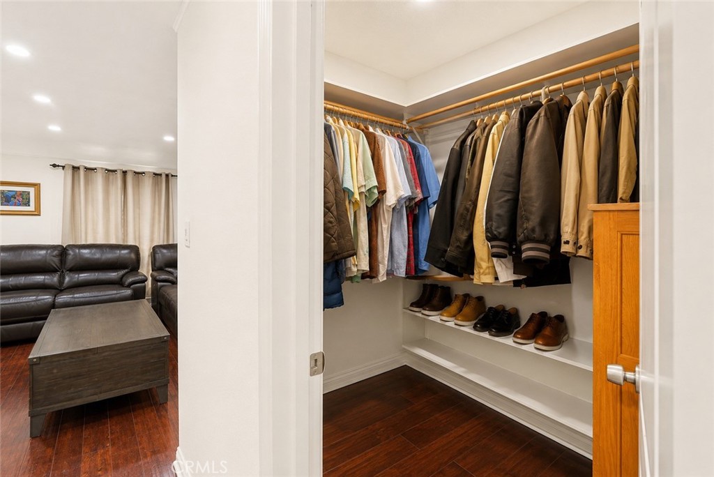 8701 Menlo Property Photo 6