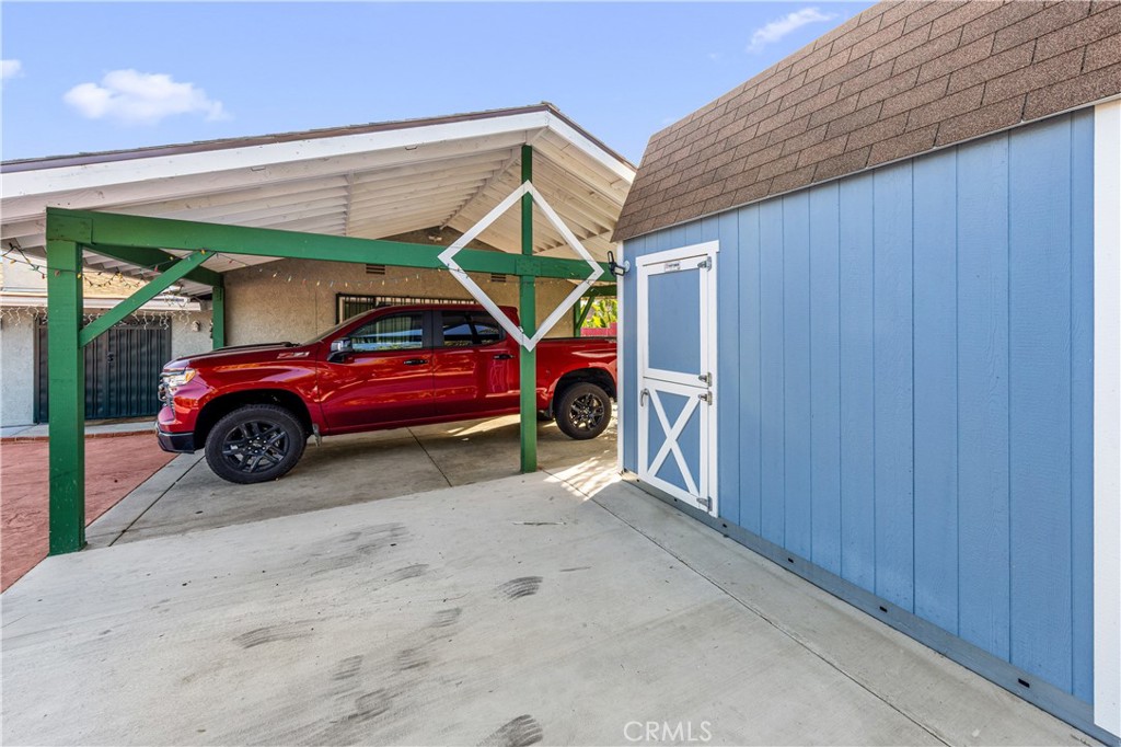 13441 Fenton Property Photo 9