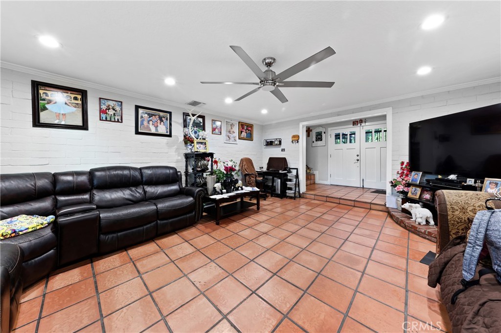 13441 Fenton Property Photo 18