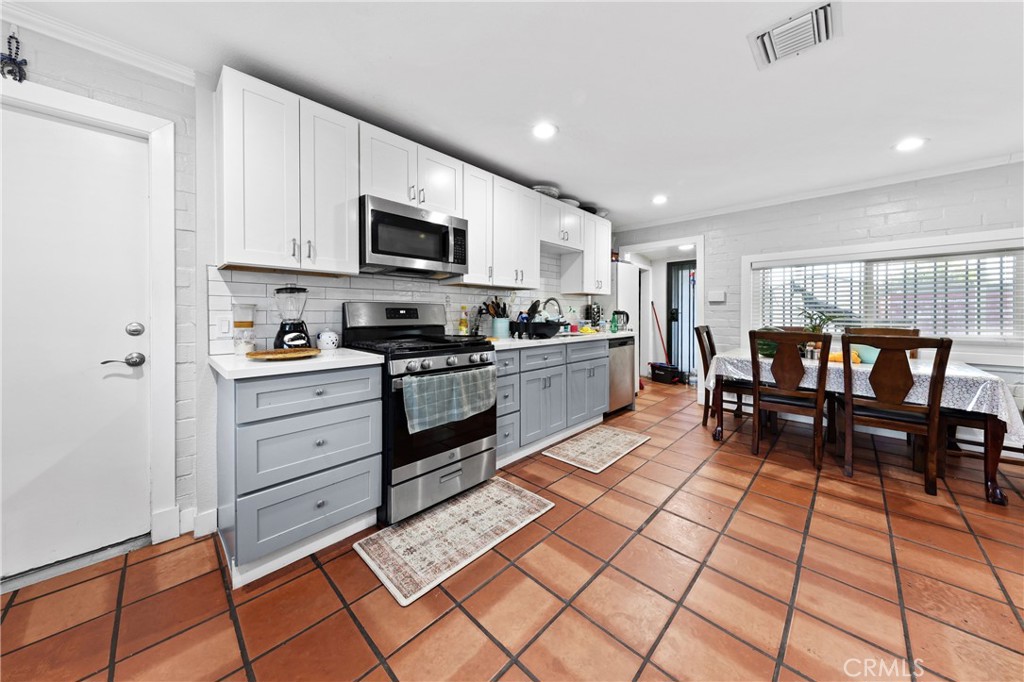 13441 Fenton Property Photo 22