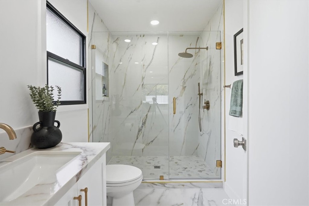 1814 N Studebaker Property Photo 3