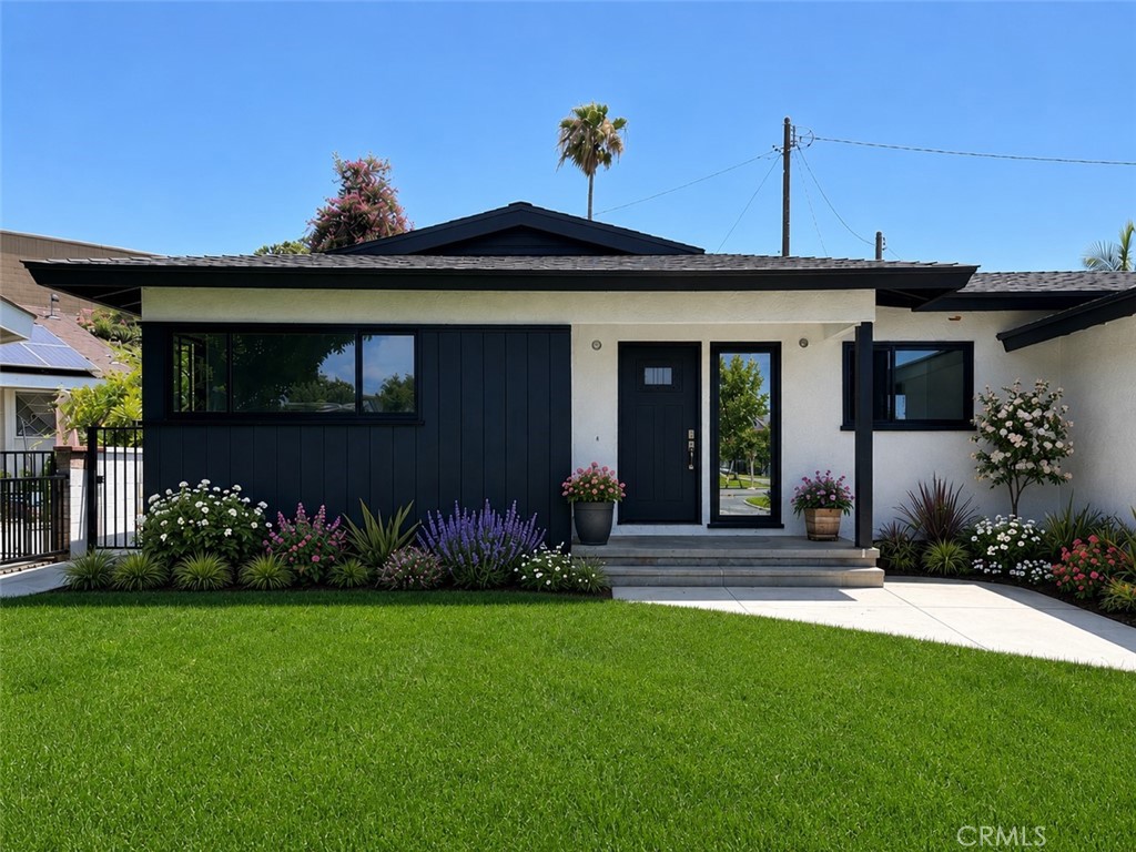 1814 N Studebaker Property Photo 8