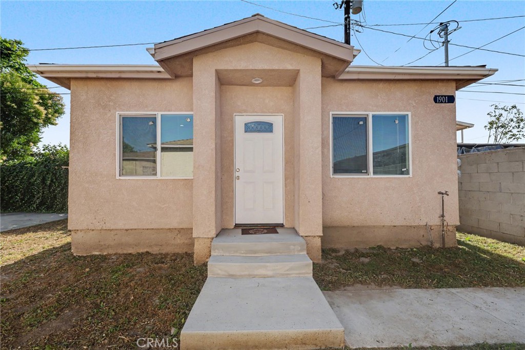 1903 N Grape Avenue Property Photo 1